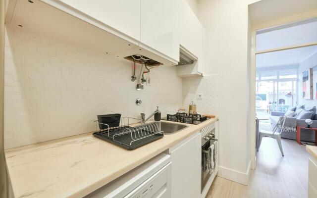 Charming 3BR APT w/ patio, by TimeCooler