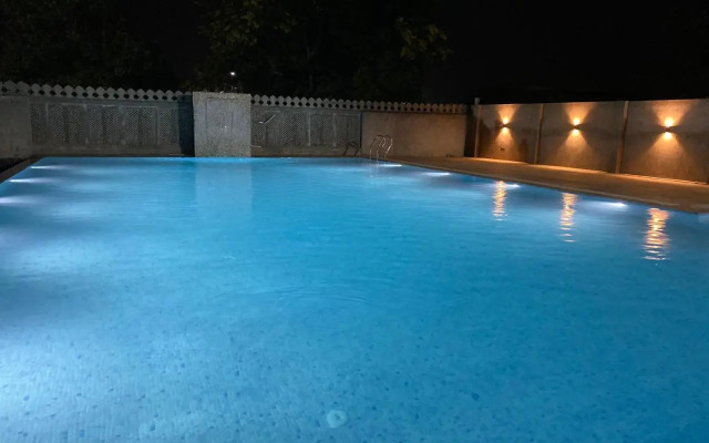 Roop Shree Hotel