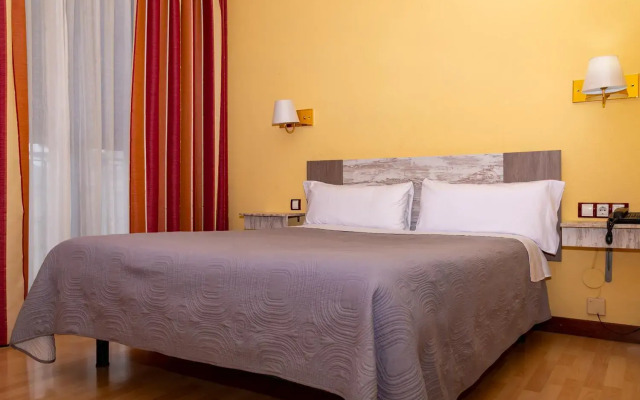Tibur Hotel