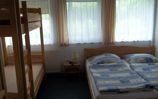 Gadányi Vendégház és Lovarda