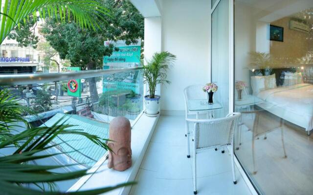 McGallery Art - Lucky Residence Suite's & Apartments