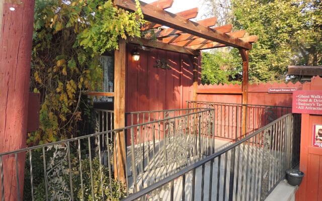 Historic Farnsworth House Inn