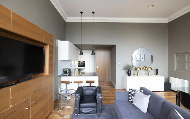 JOIVY Location, Location! North Bank Street Luxury Apt