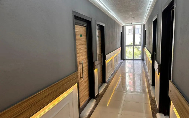 Royal Ezel Hotel