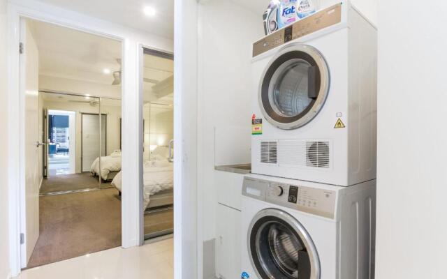 Luxurious 3BDR Townhouse in Great Location