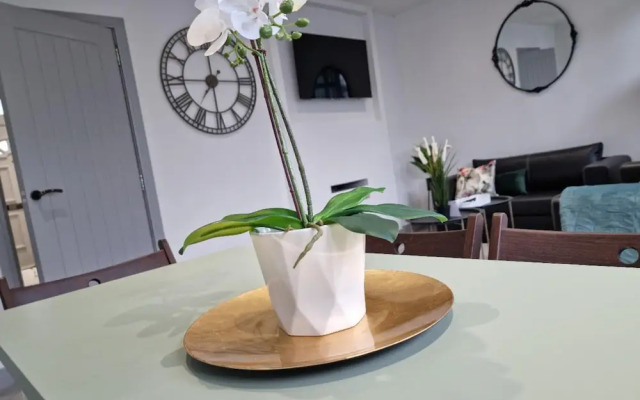 Remarkable 3-bed Apartment in London