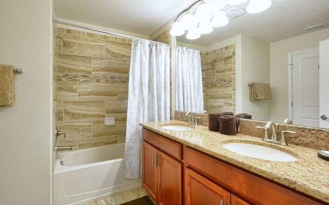 Storey Lake 4 Bedroom Townhome w Splashpool - 1619ST