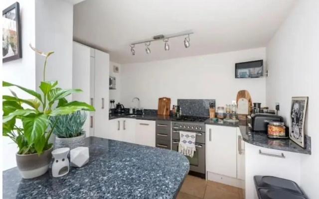 2 Bedroom Bath Townhouse With Parking