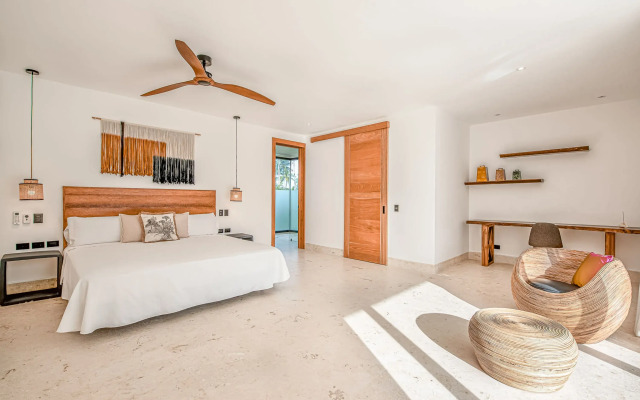 Luxury 10br Beachfront Stunner With Private Pool