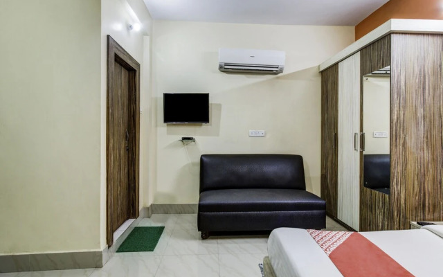 OYO 27698 Hotel Navneet Residency