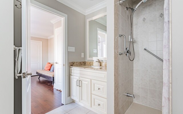 Luxury Villa - Mississauga Square One