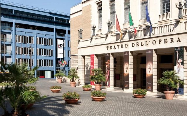 iQ Hotel Roma