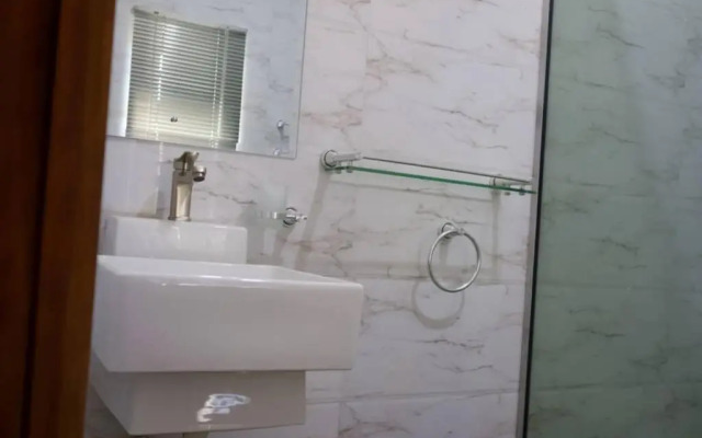 Stiyos Shortlet homes- Tastefully Furnished 3 Bedroom