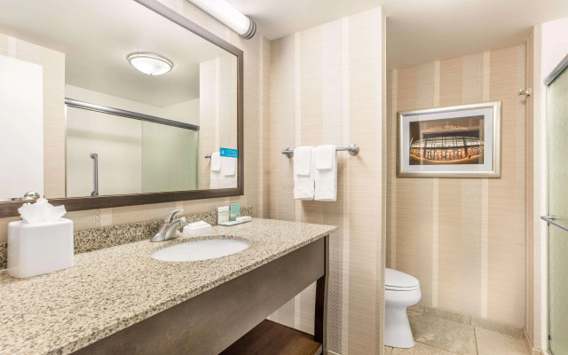 Hampton Inn & Suites Madison / Downtown