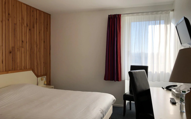Cit' Hôtel la Pyramide