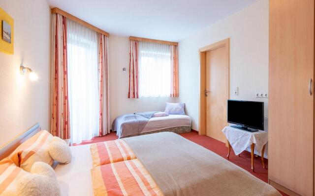 Wooden Apartment in Hainzenberg near Ski Bus