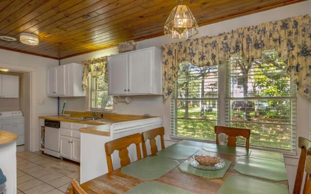 Papas Place by Oak Island Accommodations