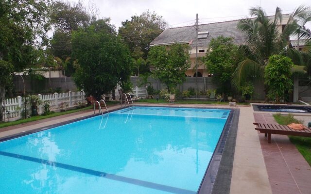 Windmill Villa & Hotel