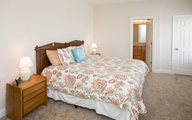 Serenity Now 4 Bedroom Condo by Redawning