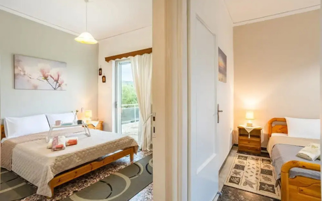 Seaside Family Haven - Avia s Spacious Getaway