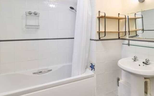 Host Stay Cobb Court
