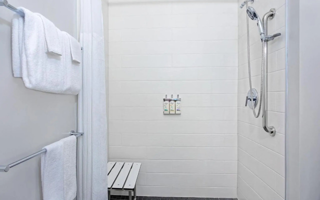 Holiday Inn Express & Suites Miramar