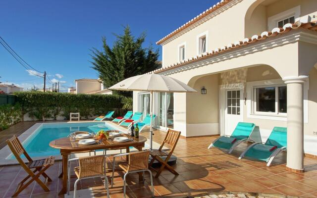 Villa in Carvoeiro With Swimming Pool