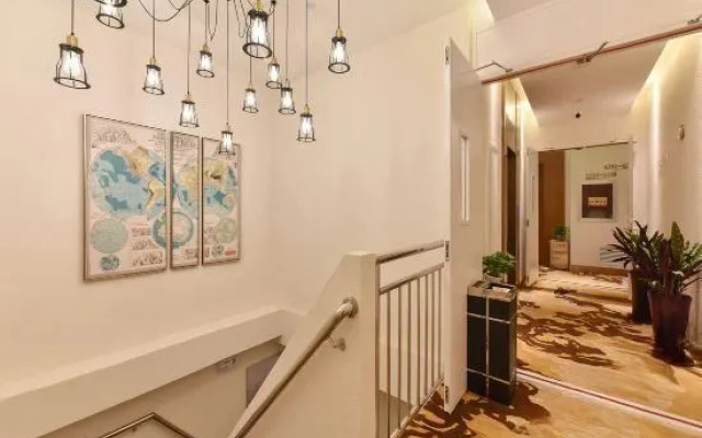 James Joyce Coffetel· Beijing Fengtai Railway Station Lize Business District