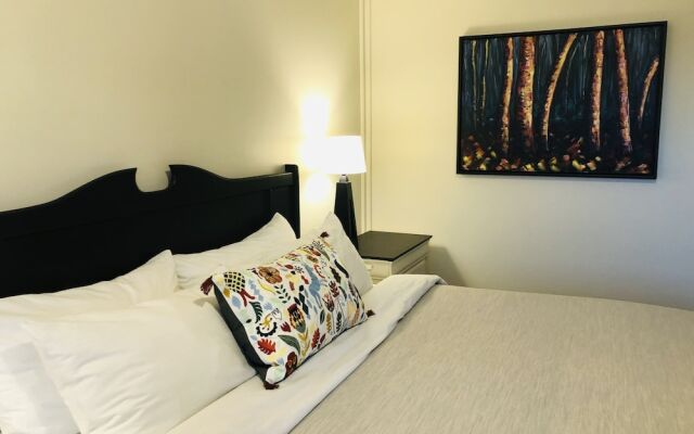 The Piccadilly Motel