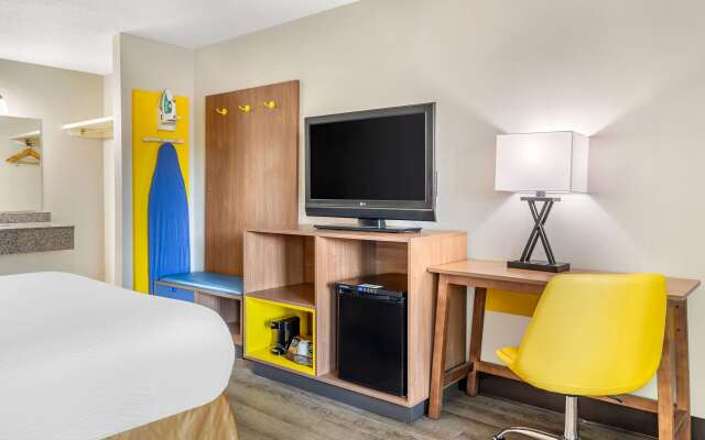 Days Inn & Suites by Wyndham Rocky Mount Golden East