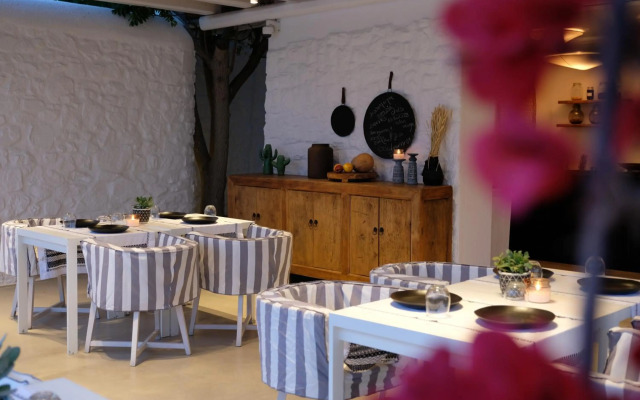 Ostraco Suites