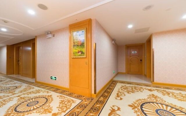 Vienna Hotel (Shunlian Square Jinlong Metro Station)