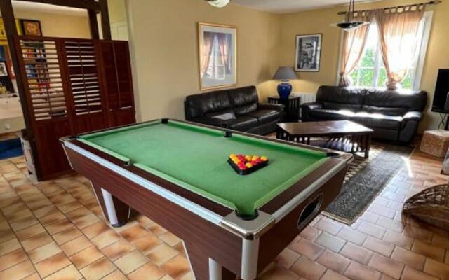 Pleasant holiday home in Clohars-Carnoët with garden