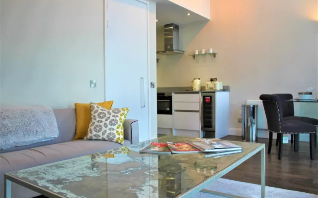 One Bed Penthouse Apartment in City Road