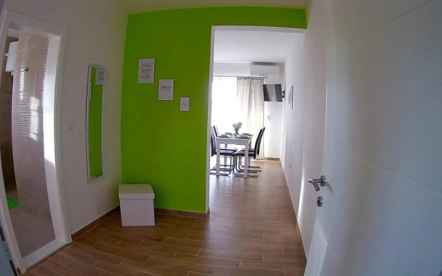 Apartments with a parking space Podaca, Makarska - 15475