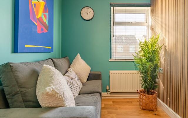 Upscale 2 Bed & Bath Flat in Newport