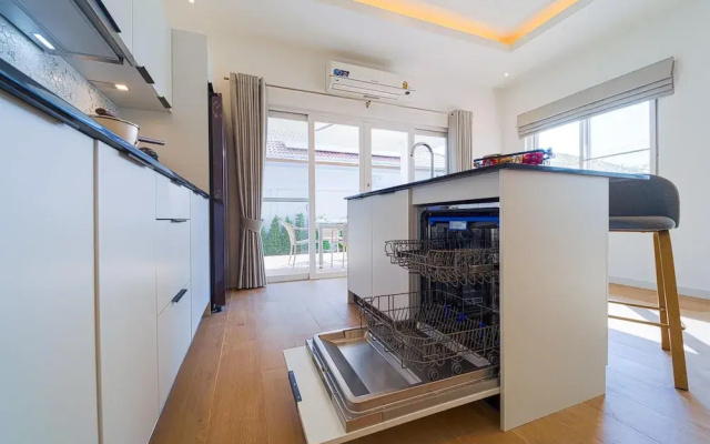 New Modern 3 Bedroom Pool Villa MB3