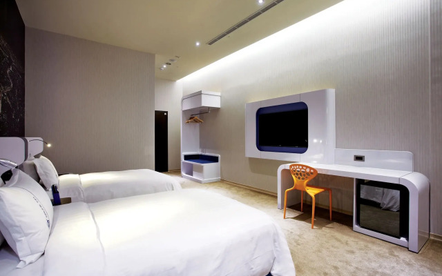 Airline lnn Green Park Way