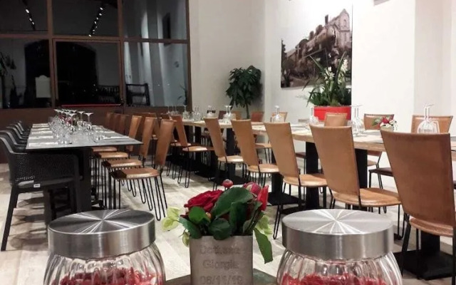 Smart Rooms & Restaurant