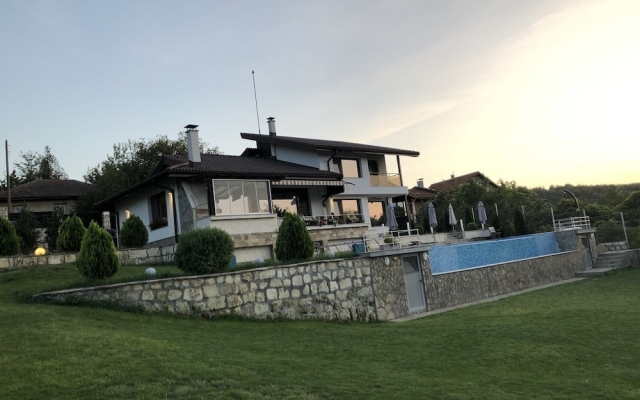 Luxurious Sunset Villa with Pool