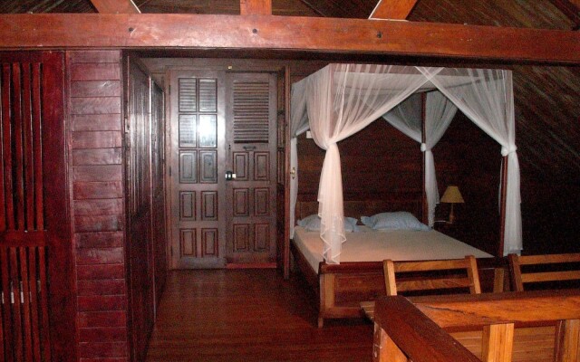 House With 4 Bedrooms in Toamasina, With Terrace - 200 m From the Beac — фото 3