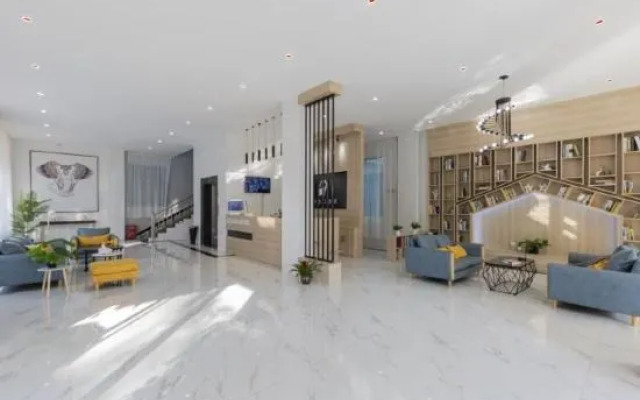 Jixiang Hotel (Haikou Meilan Airport)