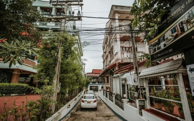 Khung Riverside Hotel