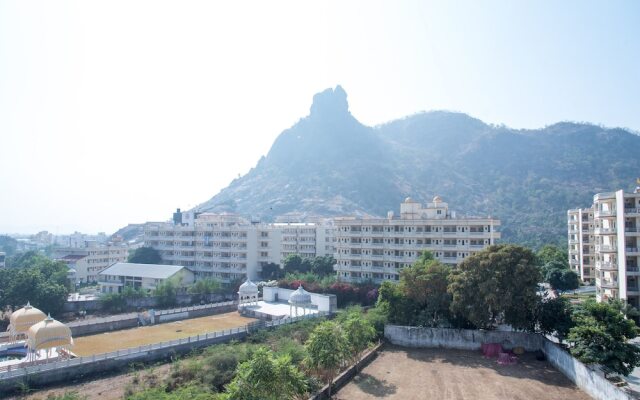 OYO 10499 Hotel Shiv Shakti