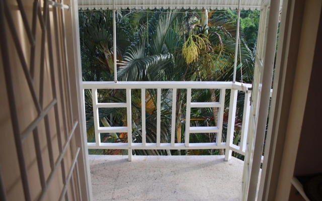 Cozy Studio @ Country Manor