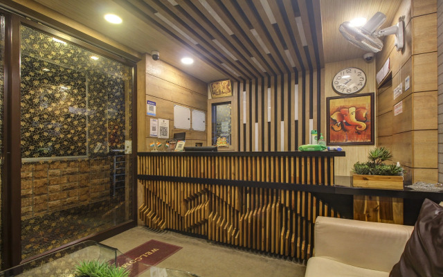 Itsy by Treebo - Golden Fiesta