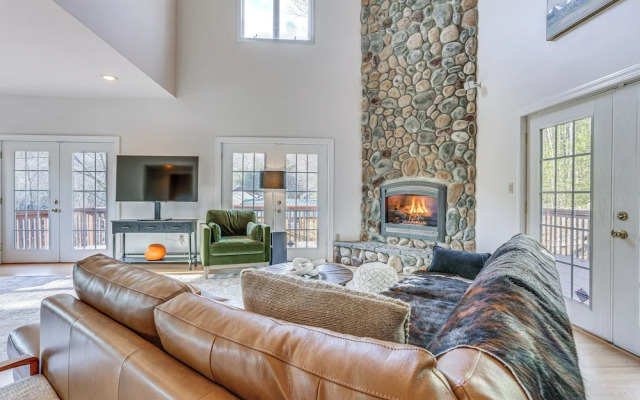 Secluded Kerhonkson Retreat With Deck + Views!