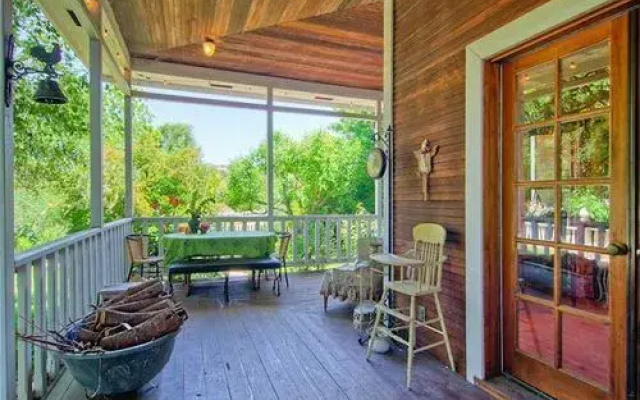 Judy Creek 4 Br home by RedAwning