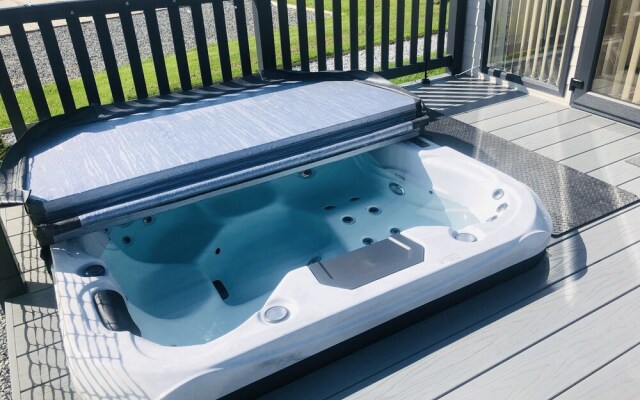Abingdon 31 Lodge With Hot Tub