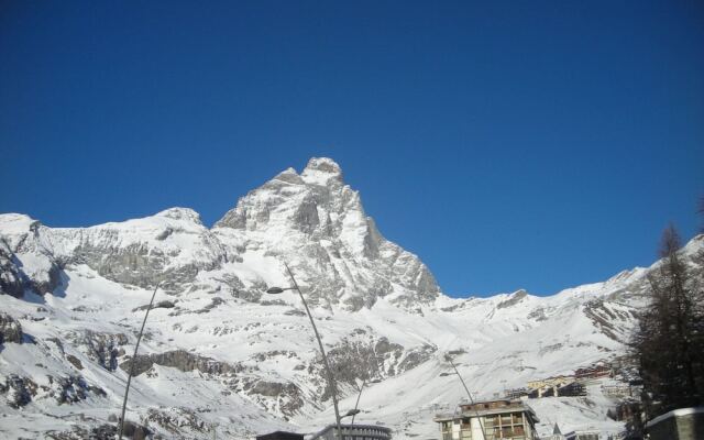 Contemporary Apartment in Breuil-Cervinia near Ski Area